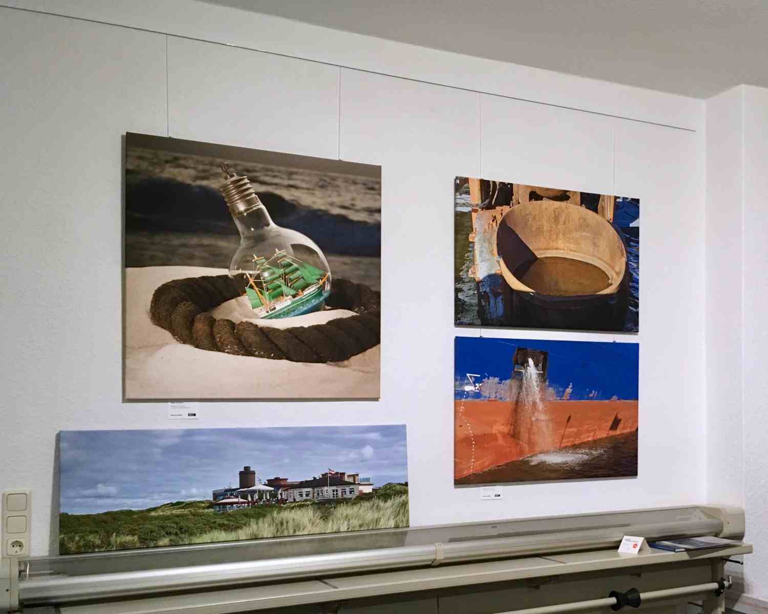 Beispielbild von der Ausstellungswand im Atelier An der Mühle