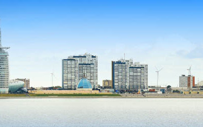 Skyline ab Blexen © Adrian Wackernah (VG Bild-Kunst Nr.: 2219193) - https://atelier-an-der-muehle.de