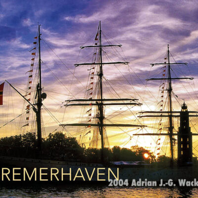 Postkarte Bremerhaven Segler im Sonnenuntergang © 2004 Adrian J.-G. Wackernah