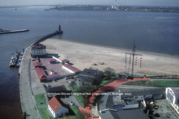 Produktbild Bremerhaven Blick vom Radarturm auf Mole © 1990 Adrian J.-G. Wackernah - 001231