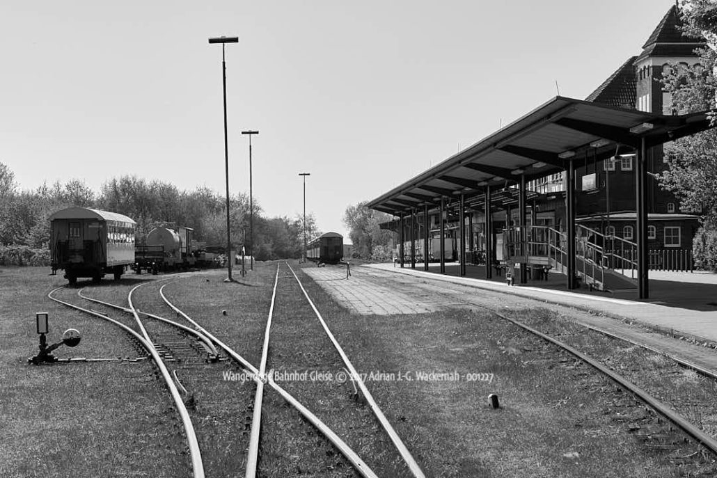 Produktbild Wangerooge Bahnhof Gleise © 2017 Adrian J.-G. Wackernah - 001227