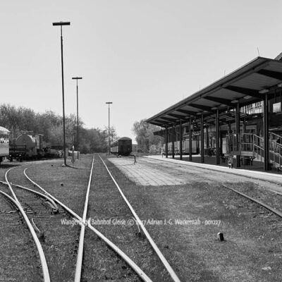 Produktbild Wangerooge Bahnhof Gleise © 2017 Adrian J.-G. Wackernah - 001227