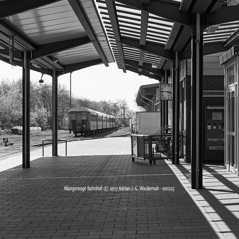 Produktbild Wangerooge Bahnhof © 2017 Adrian J.-G. Wackernah - 001225