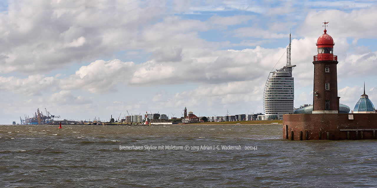 Produktbild Bremerhaven Skyline mit Moleturm © 2019 Adrian J.-G. Wackernah - 001242